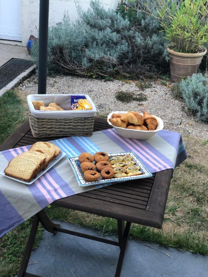 Les Glycines De Bougy Bed & Breakfast Luaran gambar